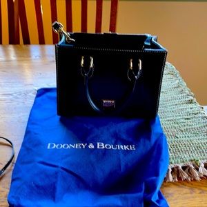 Belmar Janine black H 7.5 x W 5” x L 10 D&B